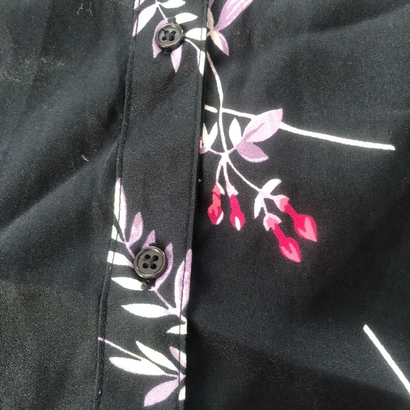 Ricki's xxl Sleeveless Button Down - black and floral blouse- new or like new - Picture 2 of 6